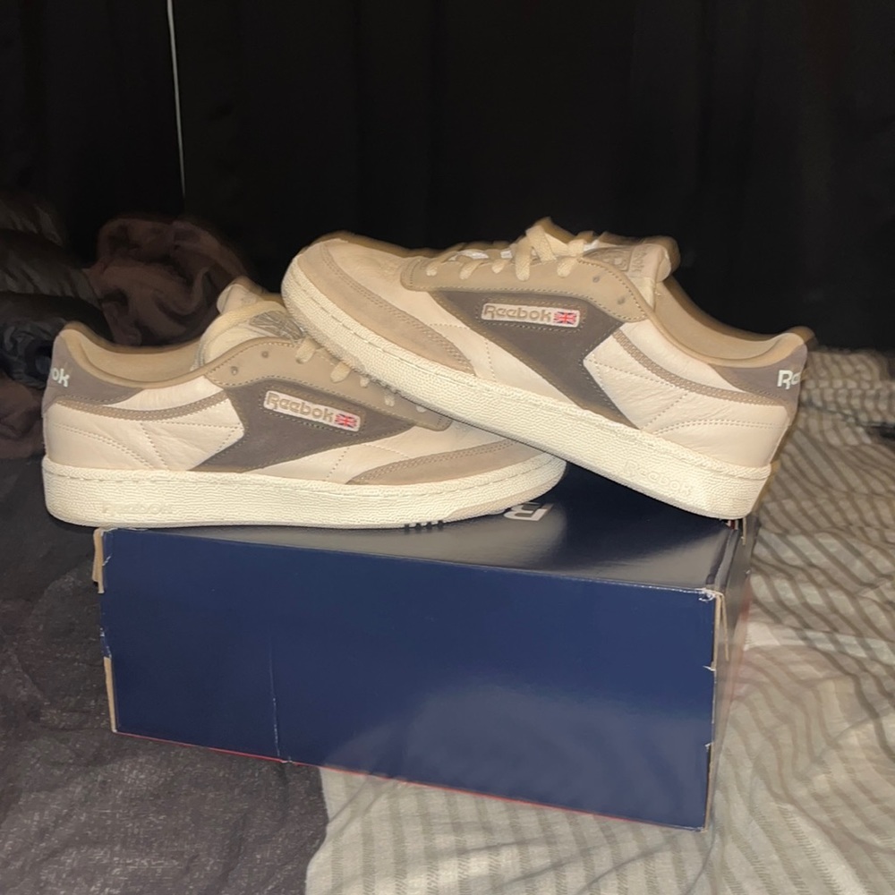 Mens Reebok sneakers vintage brown with tan size 10 barely worn